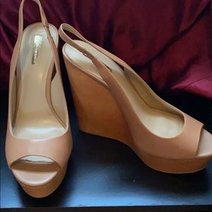BCBG TAN WEDGE SANDALS